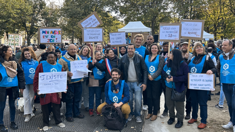 Julie Lefebvre et les acteurs d'Est Ensemble à la manifestation pour soutenir le TZCLD.